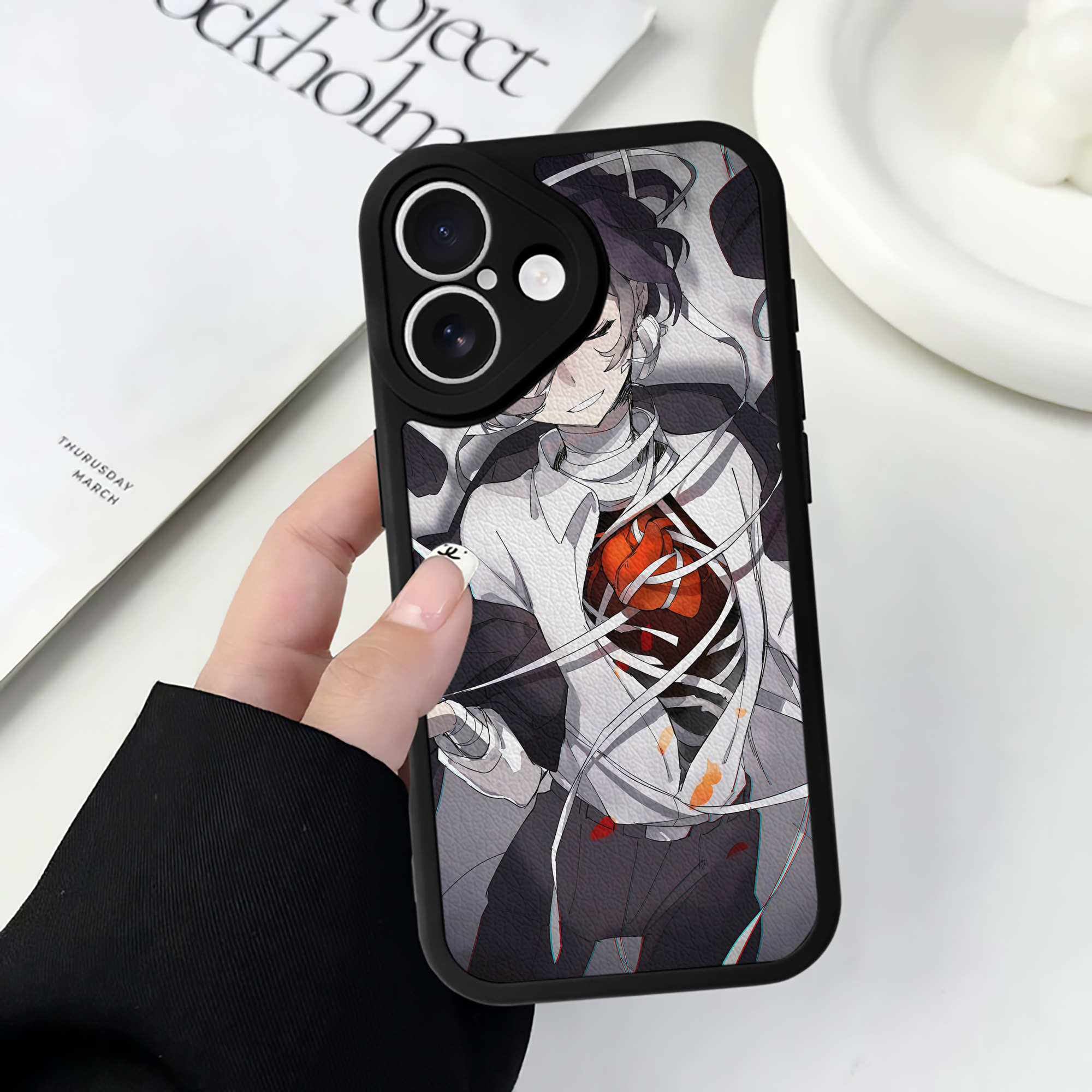 （画像用） 文豪ストレイドッグス Bungo Stray Dogs 【iPhone 16シリーズ対応】シリコンスマホケース（レザー調） 材質：シリコン